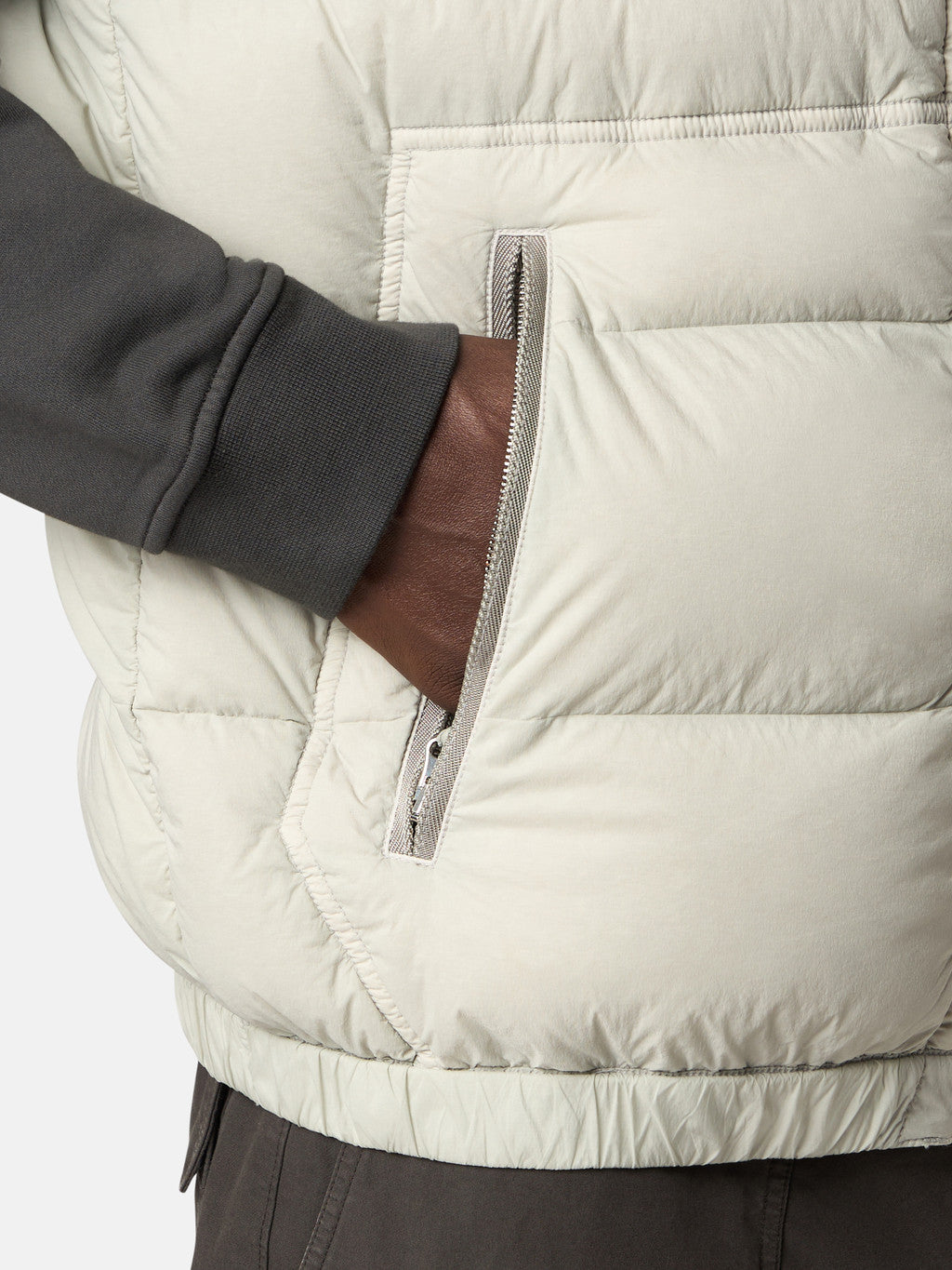 G100007 SEAMLESS TUNNEL NYLON DOWN-TC